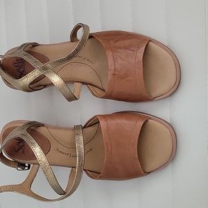 Sofft sandals 9m tan and gold